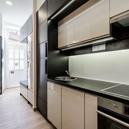 Apartment Bpr Thrill Design With A/c Budapest