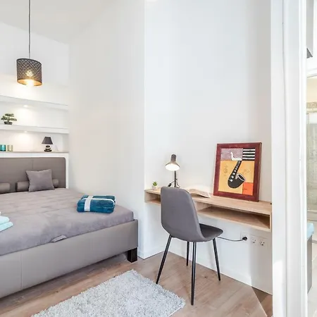 Bpr Thrill Design With A/c * Budapest